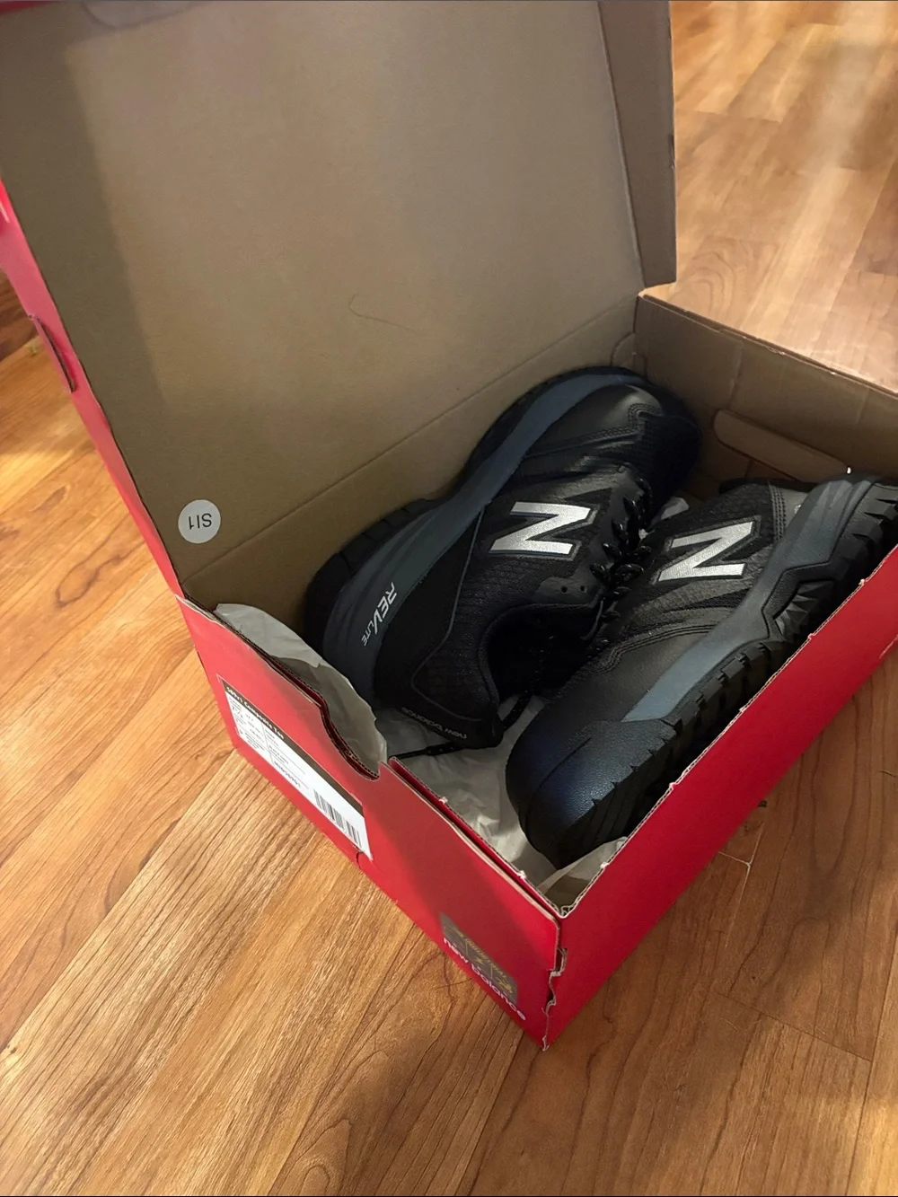 New Balance Men’s Black Sneakers with Gray Logo
